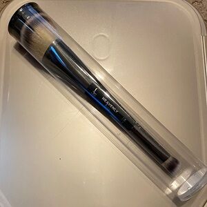 it cosmetics Heavenly Luxe Dual Ended Makeup Brush - Black and Cream